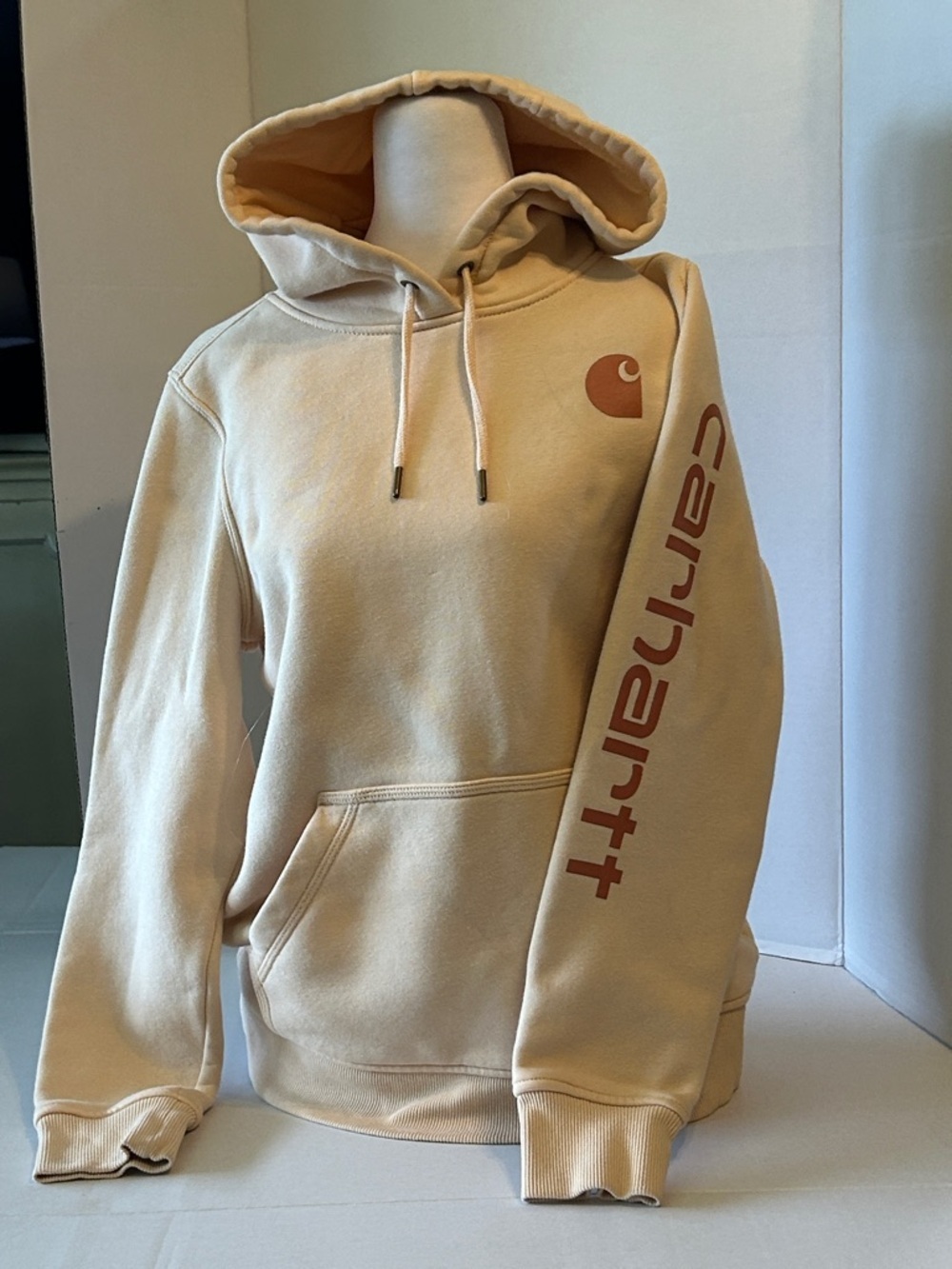 CARHARTT CREAM COLORED HOODIE RELAXED FIT HAS GRAPHICS AND LOGO SIZE M